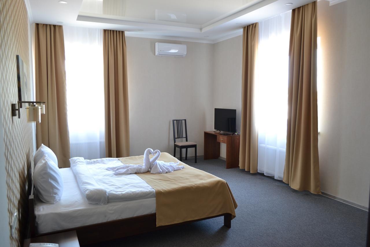 Hotel Три Сімки Wyszogród Zewnętrze zdjęcie